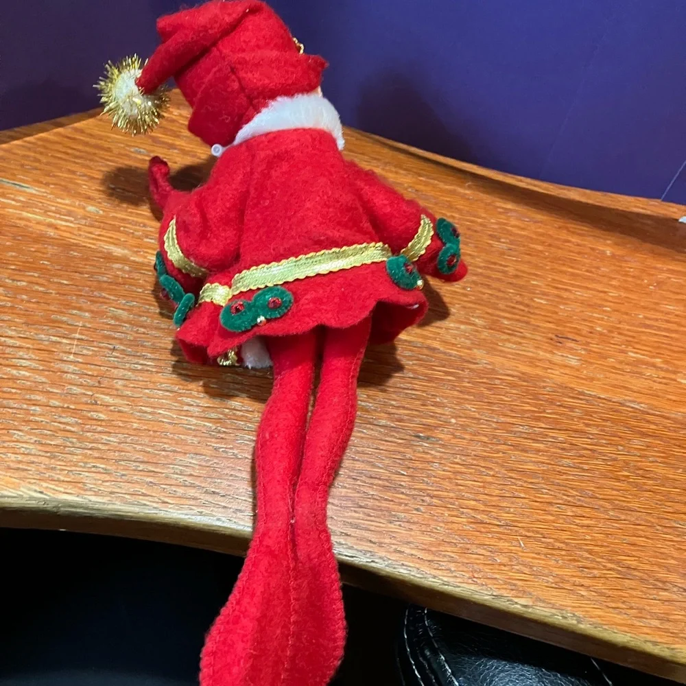 NWT Annalee 9” Red Elegant Elf.  Eyes open, mischievous grin, brown hair. 500908